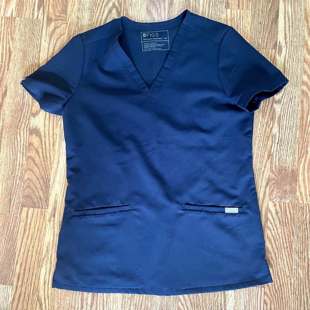 Figs Casma Three Pocket Scrub Top XS Navy Blue
